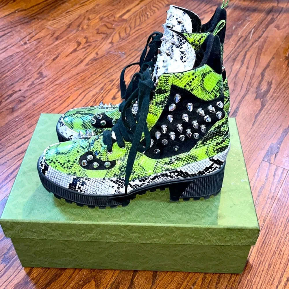 Cape Robbin Moto Boots
Green, Black & White Snake Skin Print Boots
Size 9.5 - Picture 1 of 3
